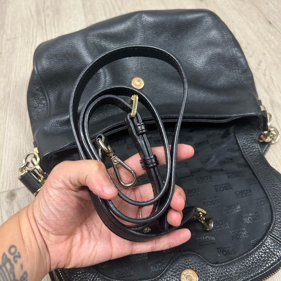 Michael Kors Bedford Tassel Black Leather Shoulder Bag - Picture 5 of 8